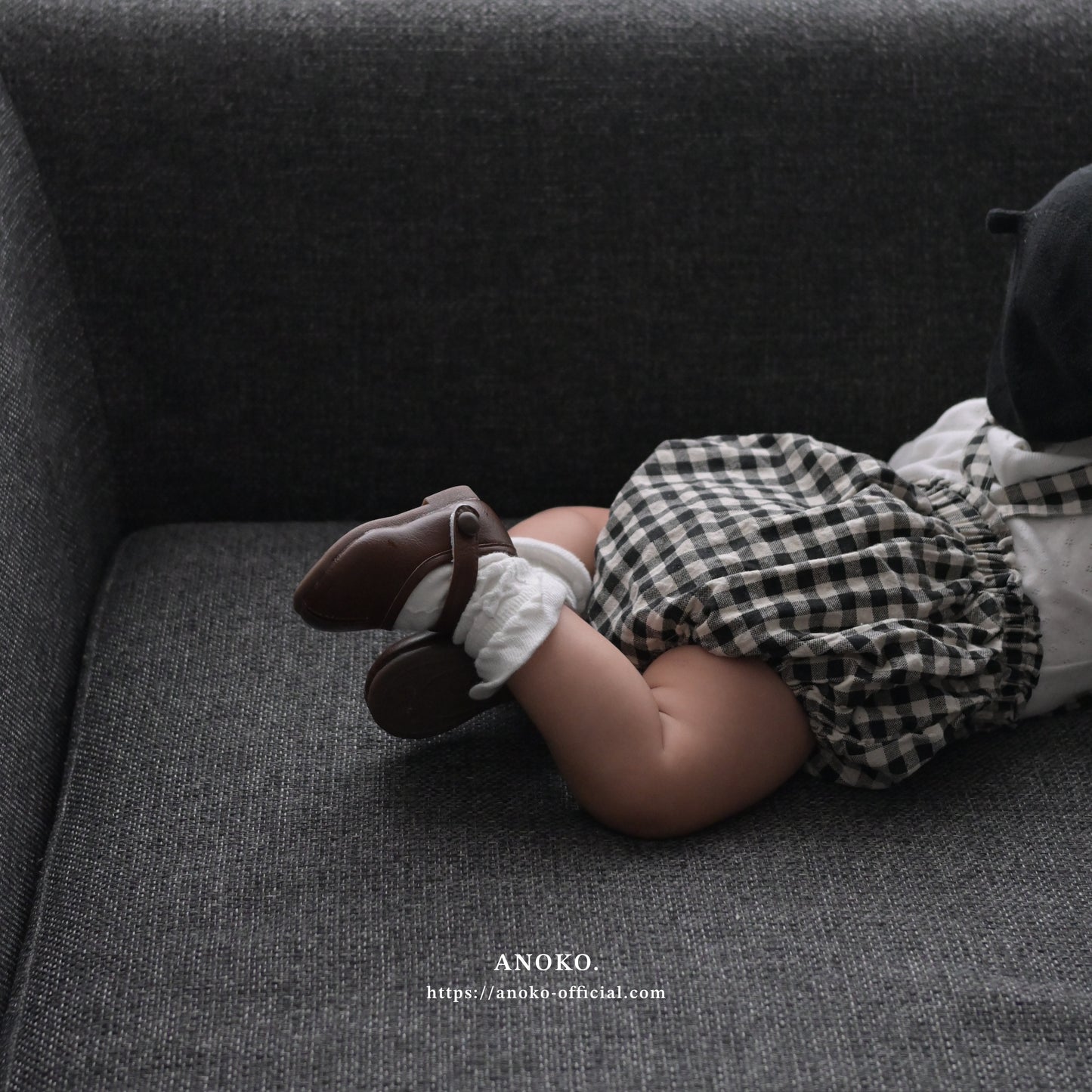 split-toed shoes / brown
