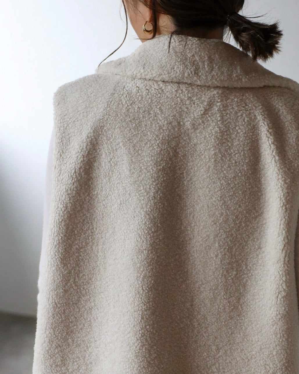 Single Brest Boa Vest - Ecru