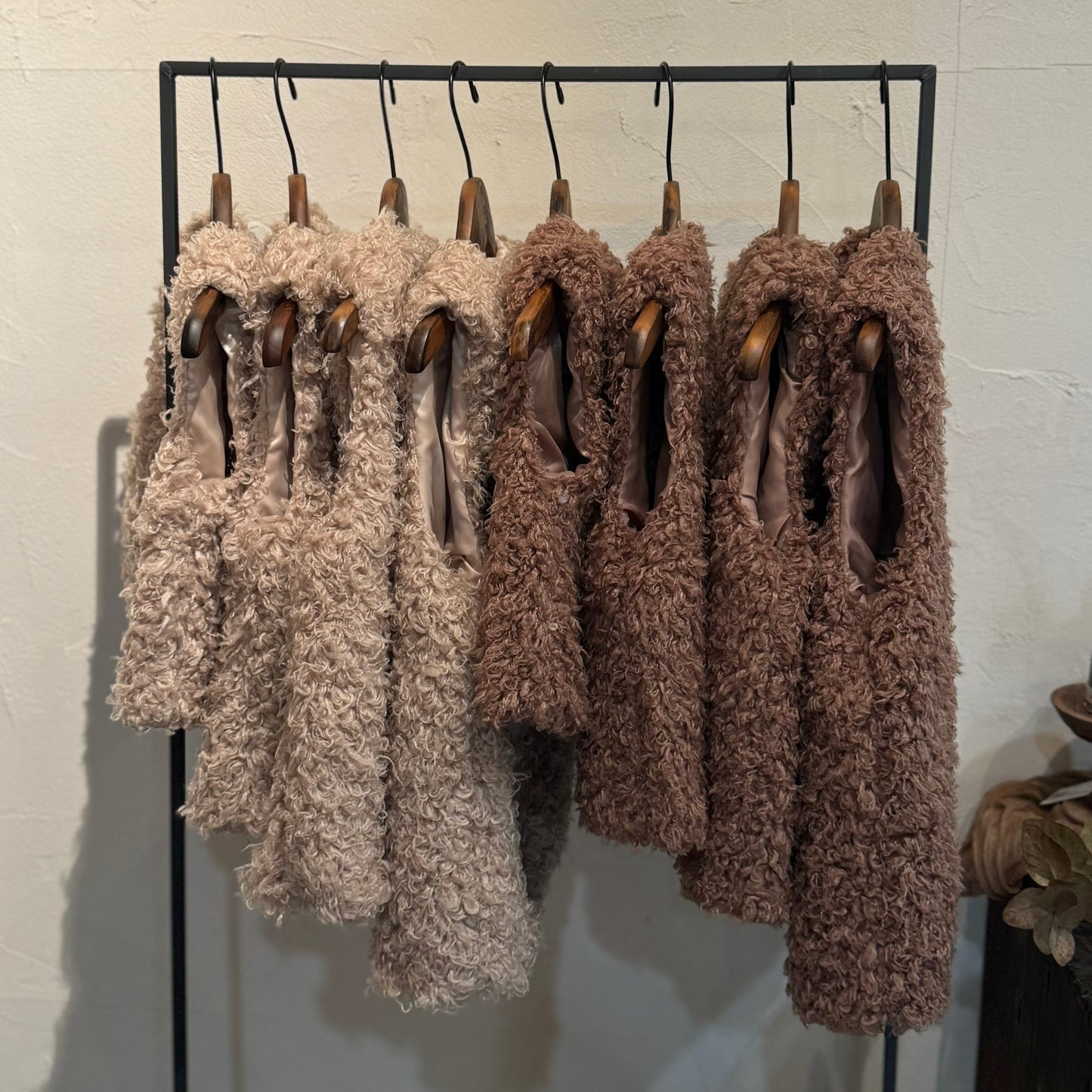 crimp fur vest - cream