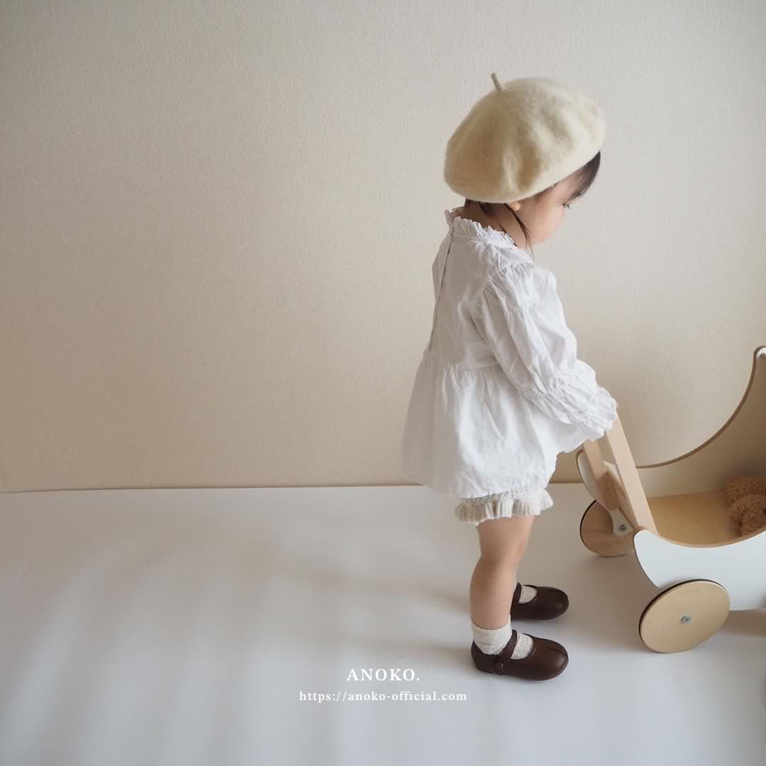 split-toed shoes / brown