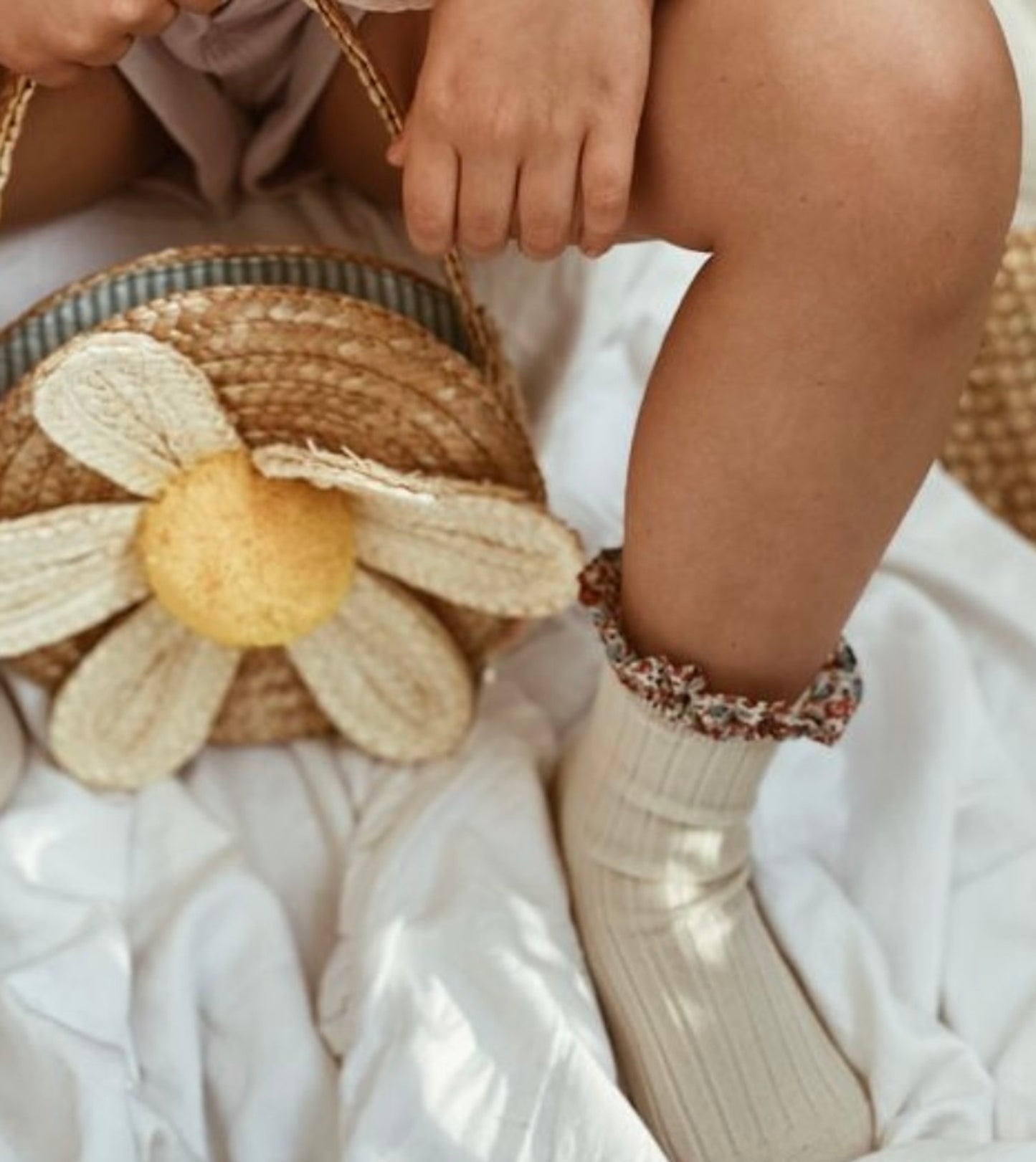 collegien / Charlotte - Liberty Ruffle Ribbed Ankle Socks (Pain d'Epice)