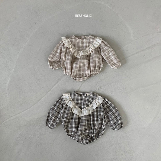 amber fril suit / brown