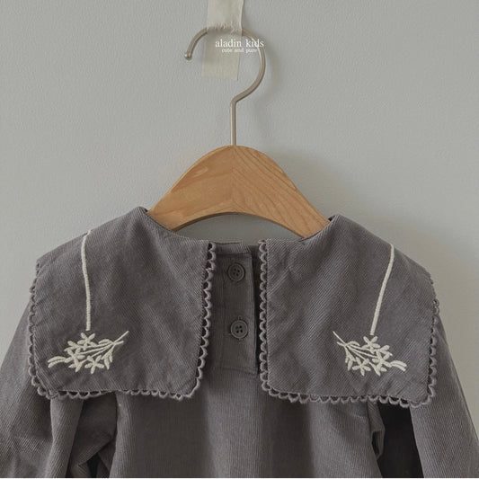 mongle stich blouse / light beige