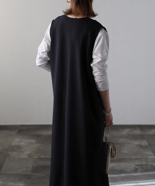 front pocket jumper skirt / black