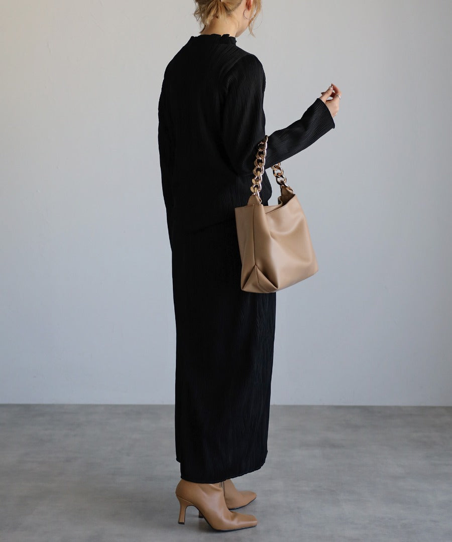 wave pleats mellow tops / black