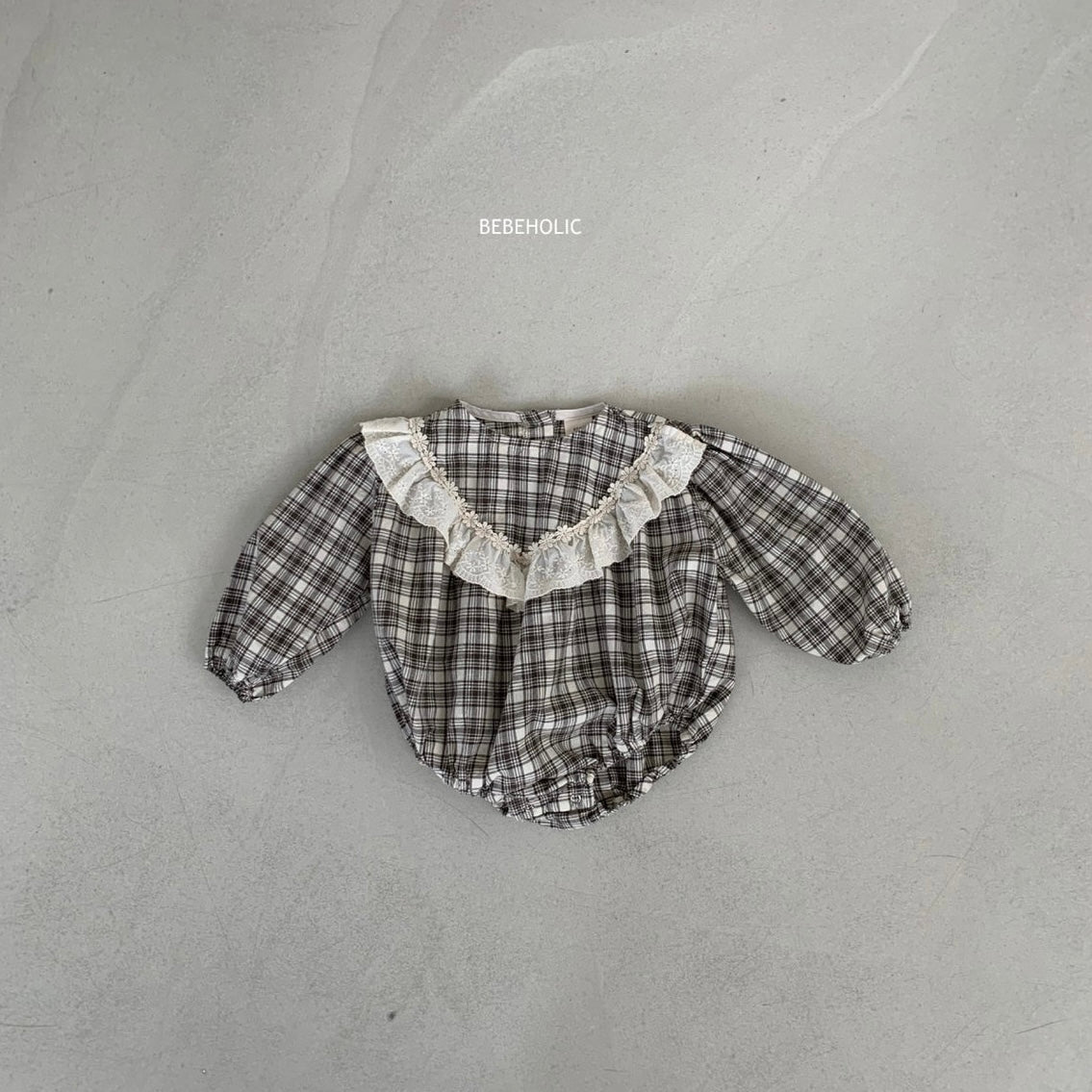 amber fril suit / beige