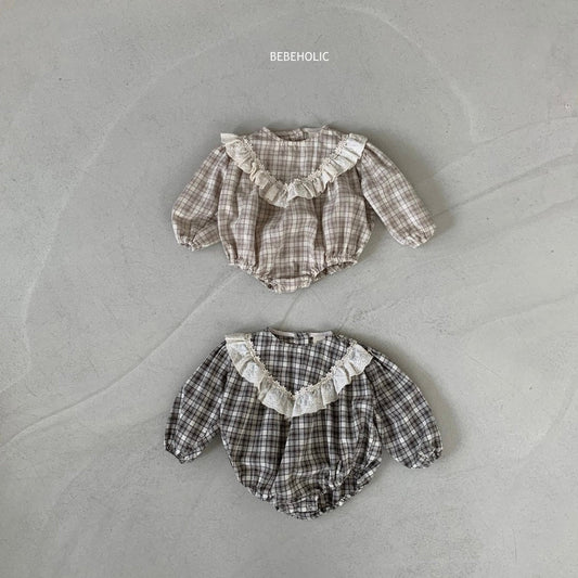 amber fril suit / beige