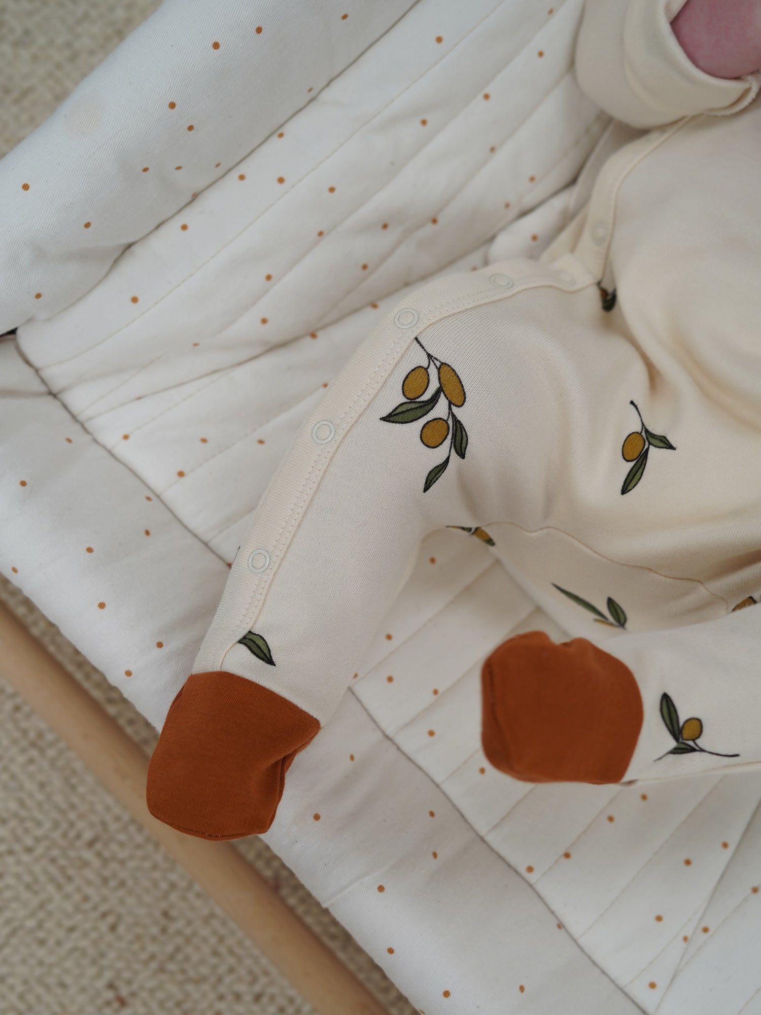 OLIVE GARDEN SUIT WITH CONTRAST FEET [organic zoo]