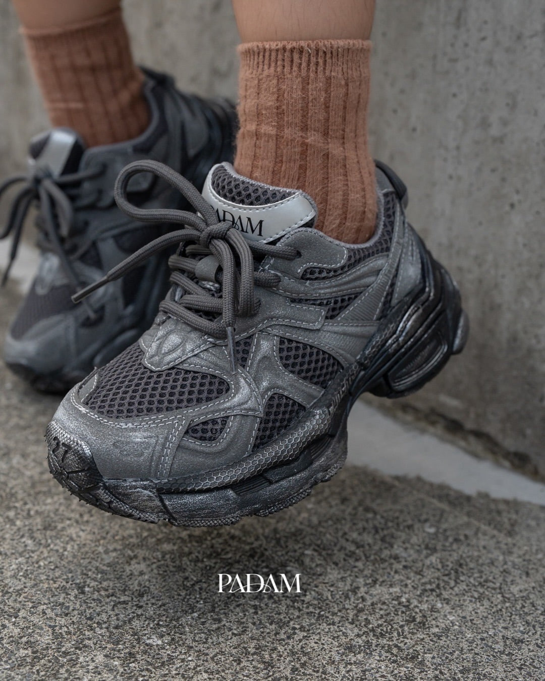 Vintage wolf sneaker - Midnight Black [PADAM] (25AW) – anoko.