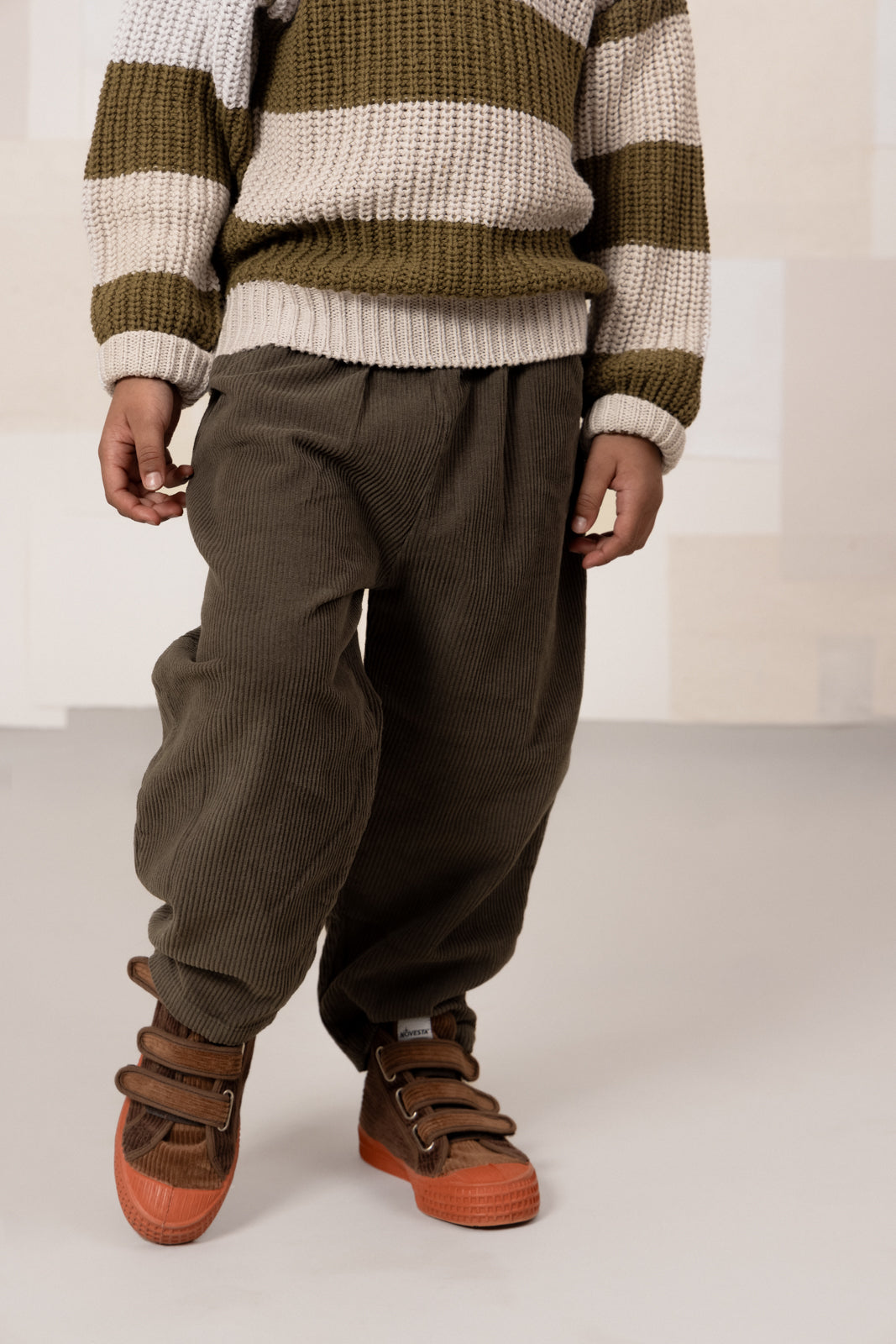 【予約販売】 CARROT PANTS - DARK TAUPE [STUDIO BOHEME] (25AW) 【2025年9月中旬以降入荷予定】
