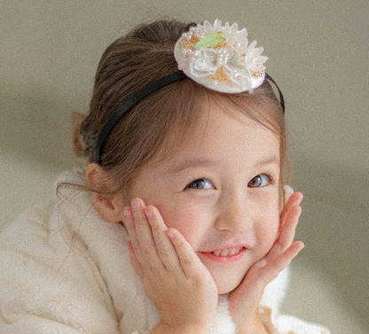 【予約商品】Arin corsage headband [Oren] (26SS)【2026年3月中旬以降順次発送】