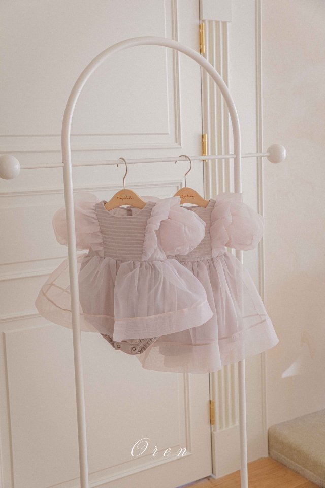 【予約商品】bebe-Serena pintuck organza suit [Oren] (26SS)【2026年3月中旬以降順次発送】