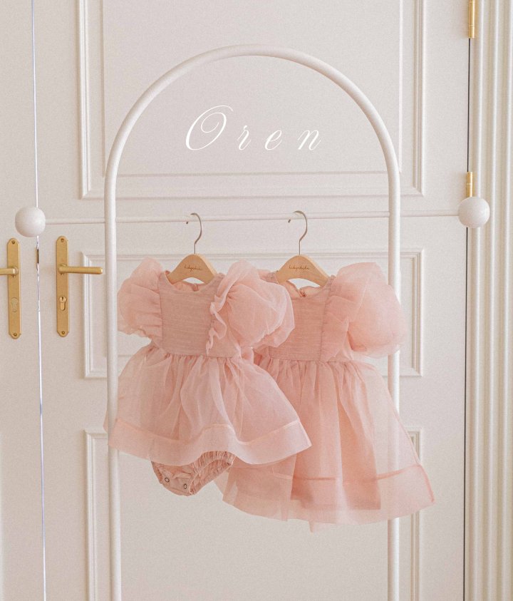 【予約商品】Serena pintuck organza dress [Oren] (26SS)【2026年3月中旬以降順次発送】