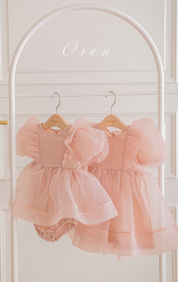 【予約商品】Serena pintuck organza dress [Oren] (26SS)【2026年3月中旬以降順次発送】
