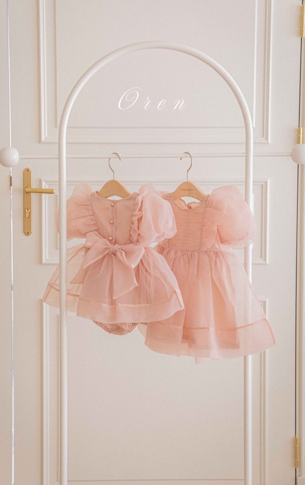 【予約商品】Serena pintuck organza dress [Oren] (26SS)【2026年3月中旬以降順次発送】