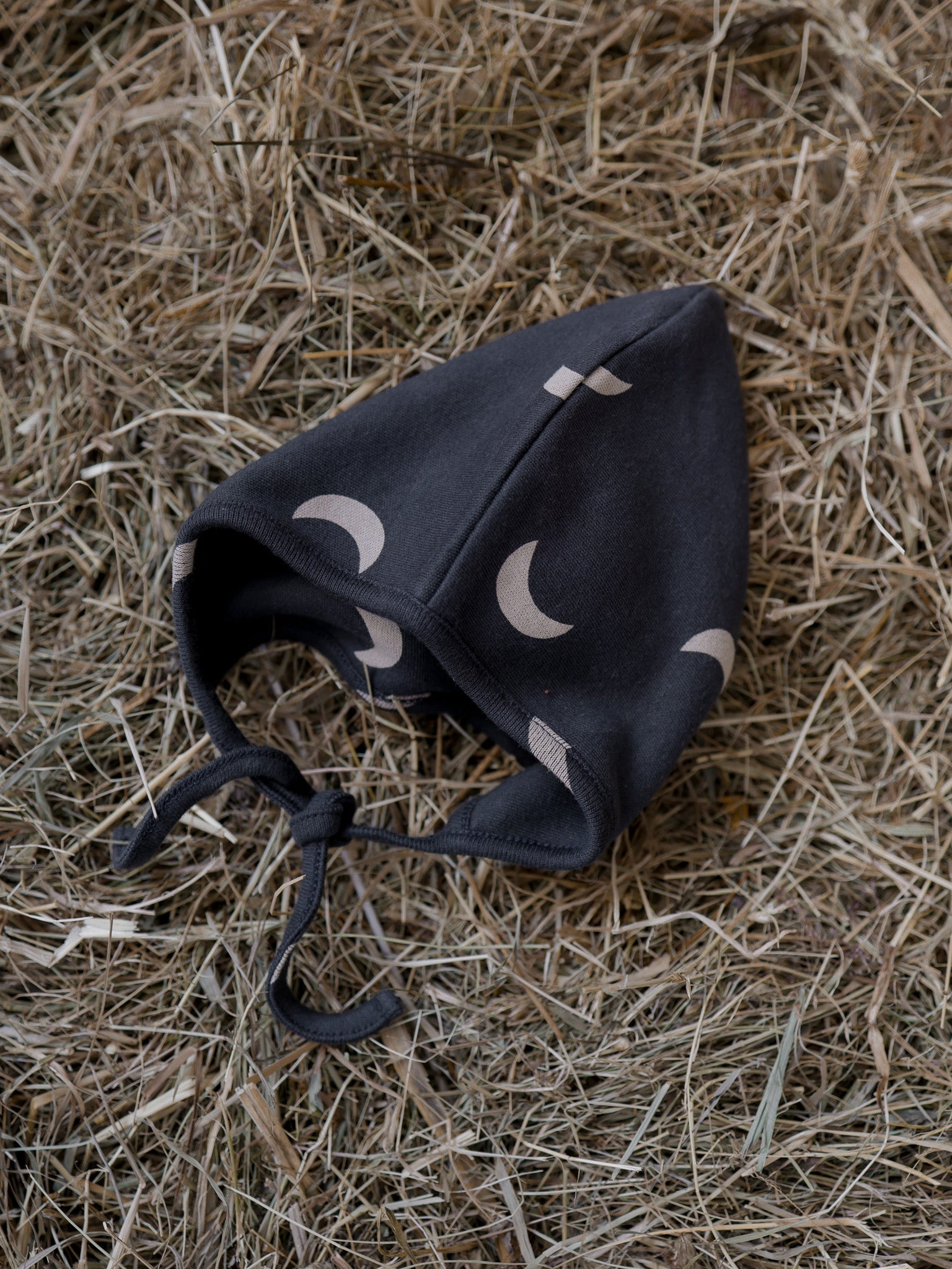 CHARCOAL MIDNIGHT PIXIE BONNET [organic zoo]