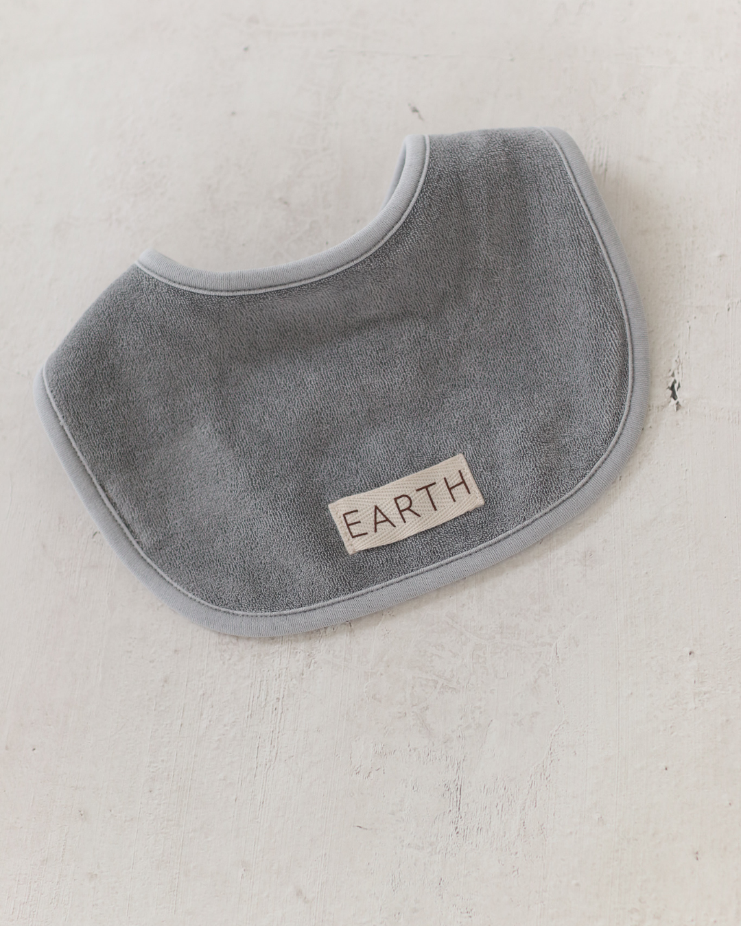 Organic Bib - Charcoal [EARTH THE ARCHIVE] (26AW)