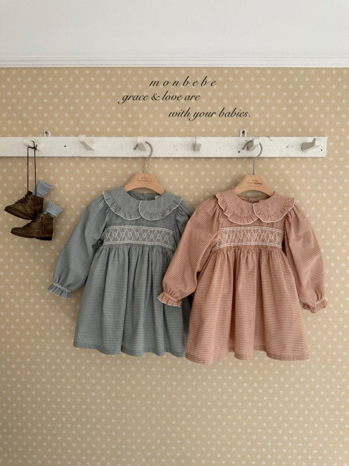 【予約商品】Mila Smoke One Piece [monbebe] (26SS)【2026年3月中旬以降順次発送】