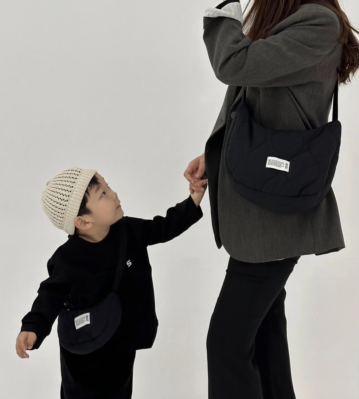 【オーダー会】Couple Cross Bag - Black Beige [wouldU]【2026年1月上旬以降順次お届け予定】