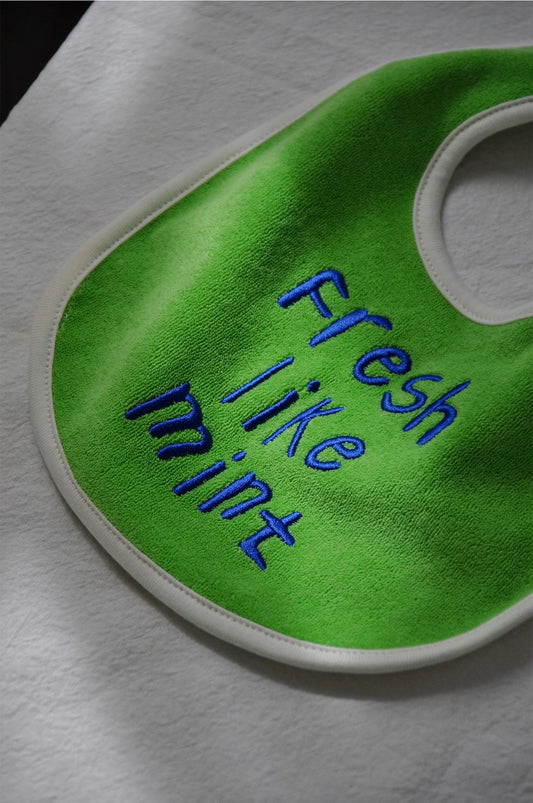Lettering Bib - Neon green [mwahmwah]【2026年7月下旬以降順次発送】