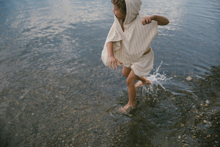 【26年11月オーダー会】 Hoodie Cape [EARTH THE ARCHIVE] (全1色) 【2026年3月上旬以降お届け予定】