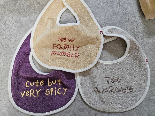 Lettering Bib - Purple [mwahmwah]【2026年7月下旬以降順次発送】