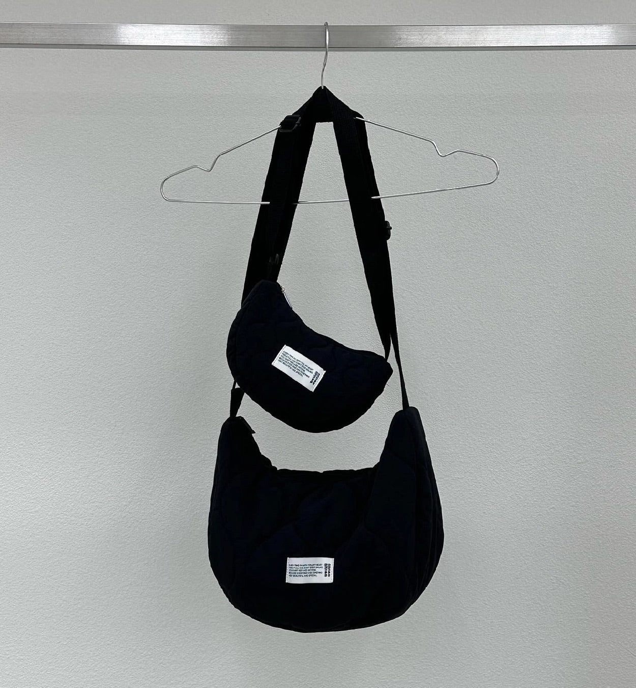 【オーダー会】Couple Cross Bag - Black Beige [wouldU]【2026年1月上旬以降順次お届け予定】