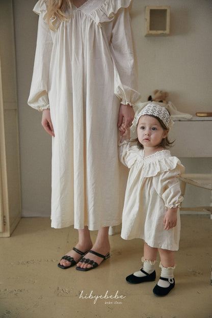 [hi bye bebe] V frill onepiece