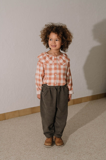 【予約販売】 CARROT PANTS - DARK TAUPE [STUDIO BOHEME] (25AW) 【2025年9月中旬以降入荷予定】