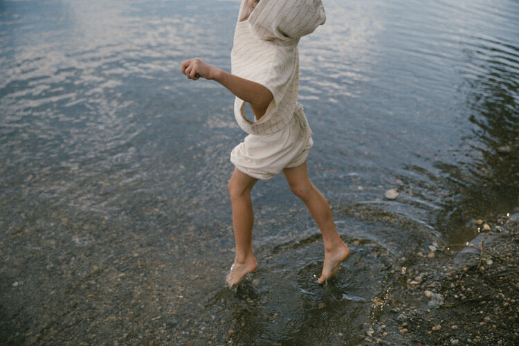 【26年11月オーダー会】 Hoodie Cape [EARTH THE ARCHIVE] (全1色) 【2026年3月上旬以降お届け予定】