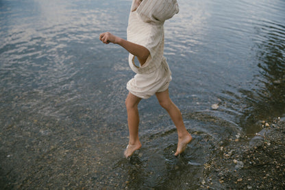 【26年11月オーダー会】 Hoodie Cape [EARTH THE ARCHIVE] (全1色) 【2026年3月上旬以降お届け予定】