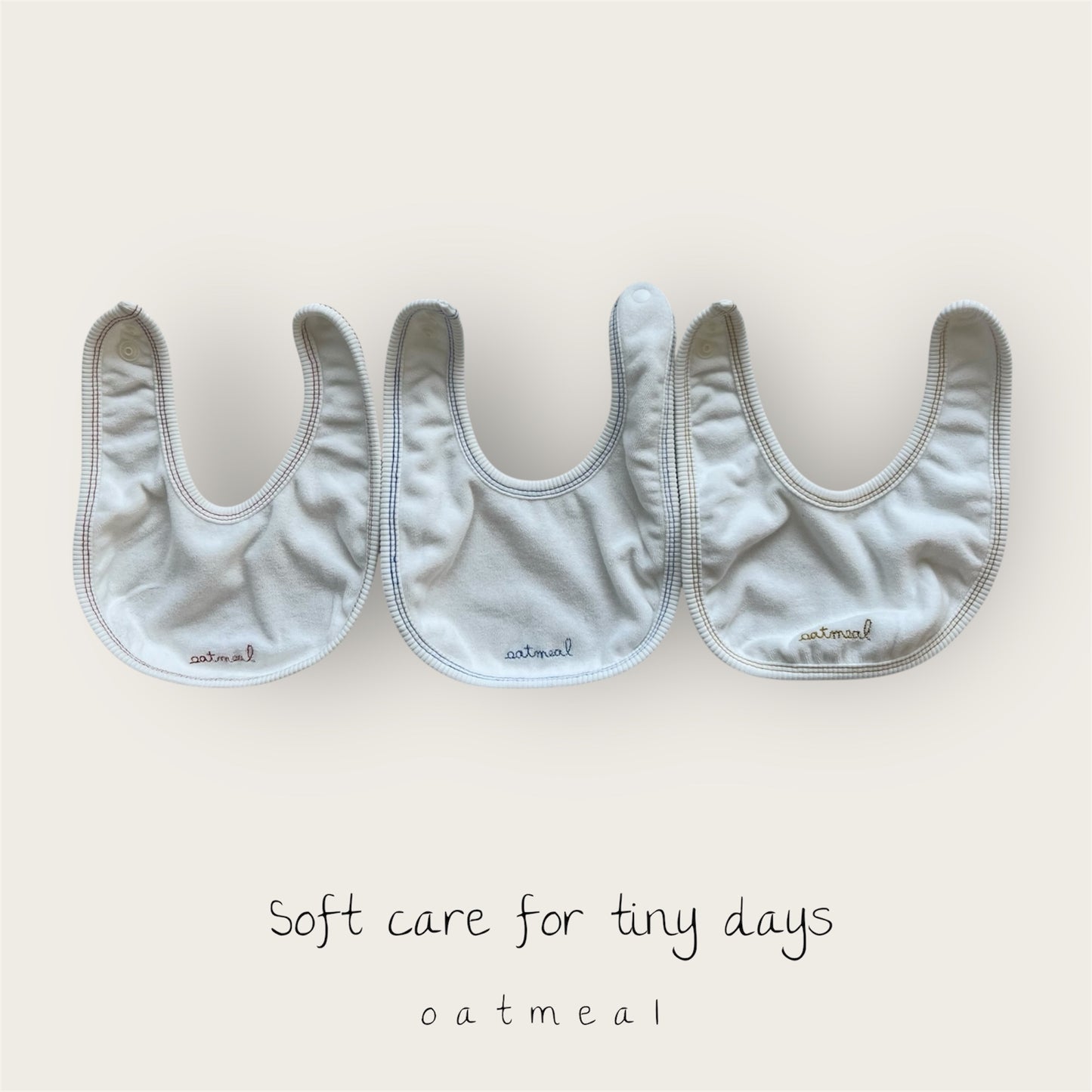 【予約商品】bebe-stitch bib [Oatmeal] (26SS)【2026年3月中旬以降順次発送】