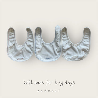 【予約商品】bebe-stitch bib [Oatmeal] (26SS)【2026年3月中旬以降順次発送】