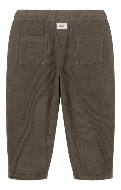 【予約販売】 CARROT PANTS - DARK TAUPE [STUDIO BOHEME] (25AW) 【2025年9月中旬以降入荷予定】