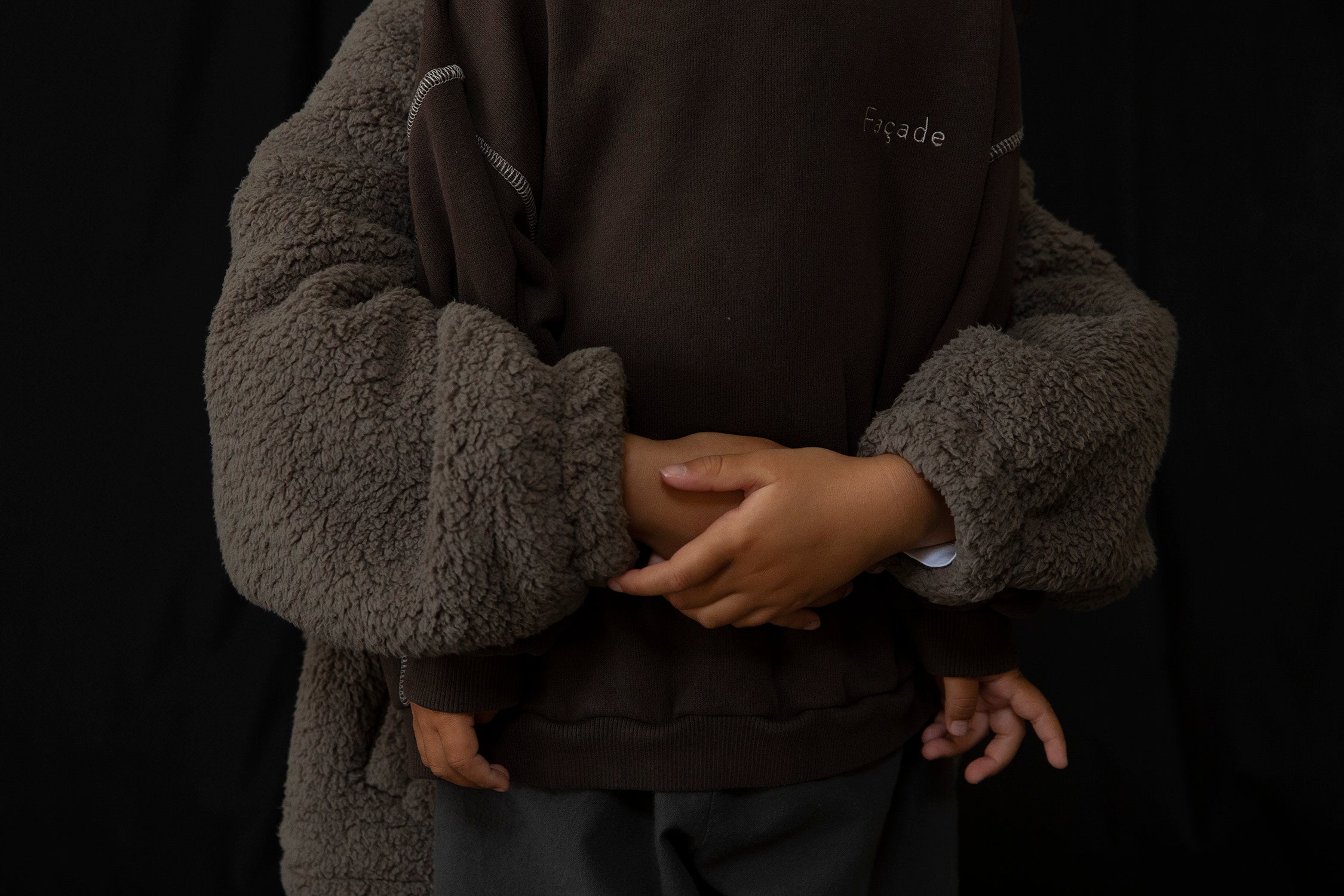 【新品】Facade Teddy zip sweater 3-4Y Stone Façade teddy zip sweater 3-4y Teddy Zip Sweater - Stone [Façade