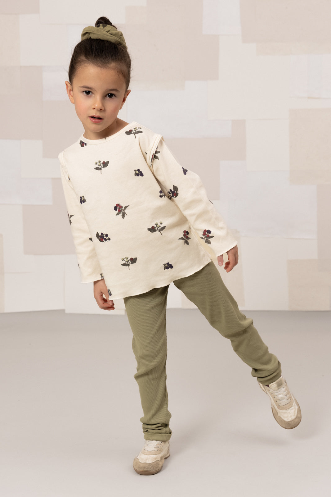 LALA T-SHIRT - ECRU / BLACKBERRIES [STUDIO BOHEME] (25AW)