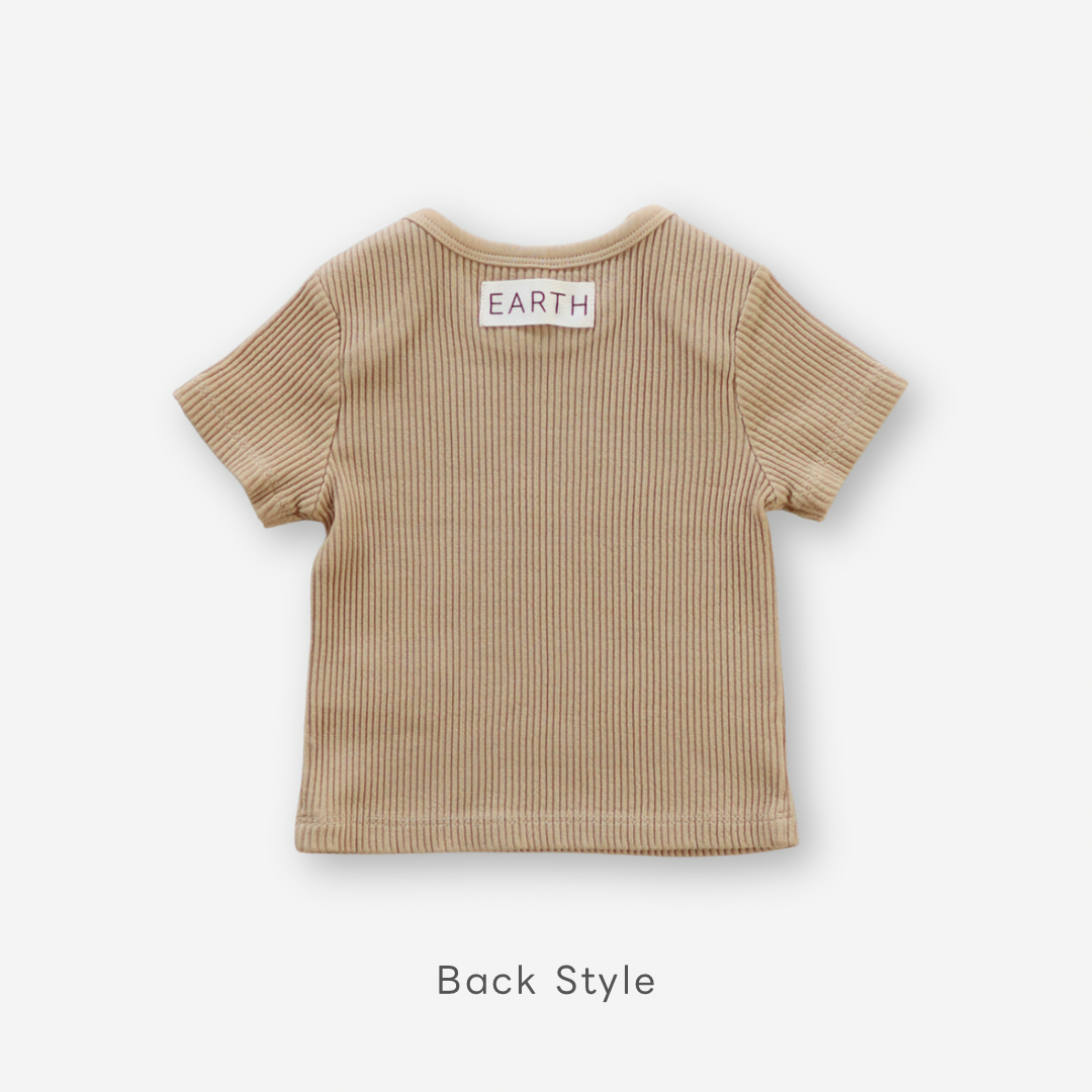 【26年11月オーダー会】 Ribbed Shorts Sleeve [EARTH THE ARCHIVE] (全2色) 【2026年3月上旬以降お届け予定】