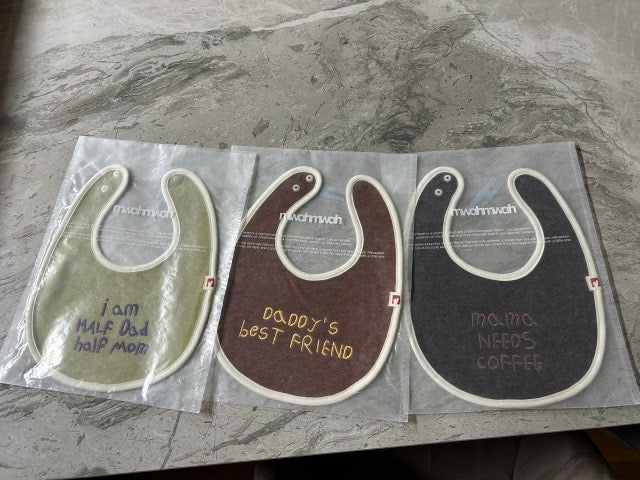 Lettering Bib - Dark brown [mwahmwah]【2026年7月下旬以降順次発送】