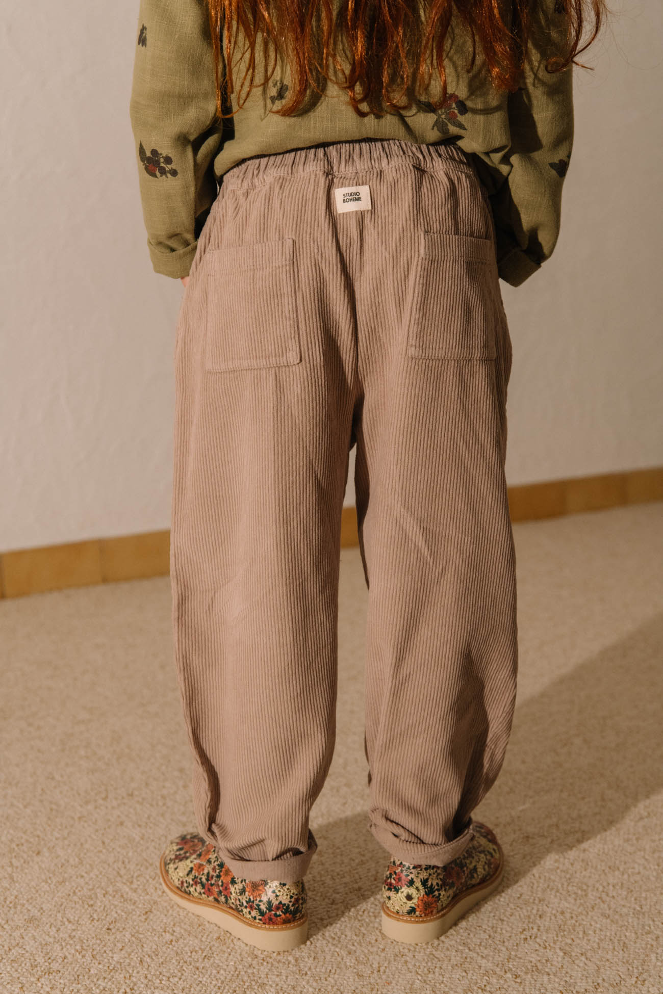 【予約販売】 CARROT PANTS - LIGHT MAUVE [STUDIO BOHEME] (25AW) 【2025年9月中旬以降入荷予定】