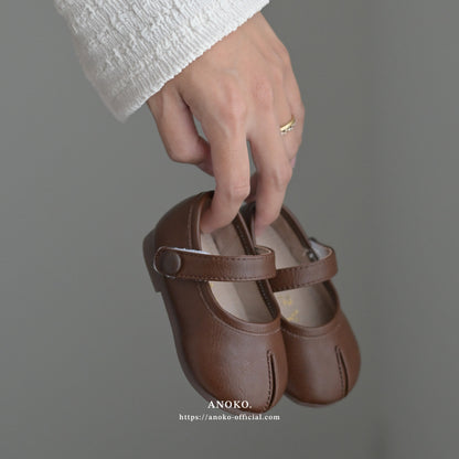 split-toed shoes / brown