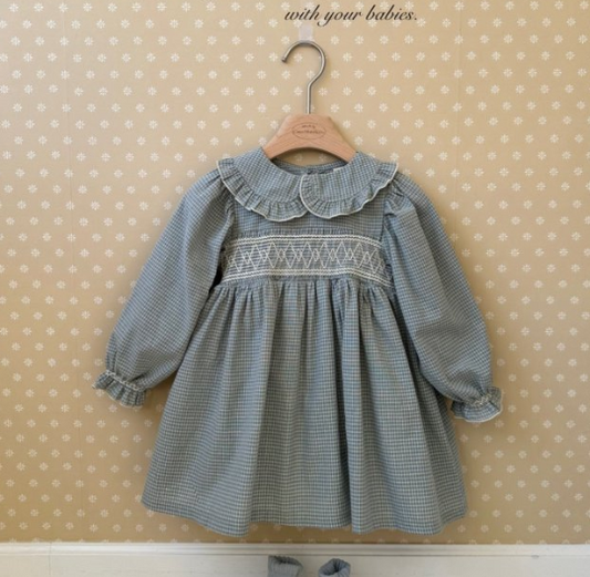 【予約商品】Mila Smoke One Piece [monbebe] (26SS)【2026年3月中旬以降順次発送】