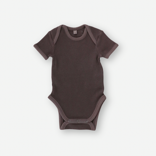 【26年11月オーダー会】 Short Sleeve Baby Suit [EARTH THE ARCHIVE] (全4色) 【2026年3月上旬以降お届け予定】