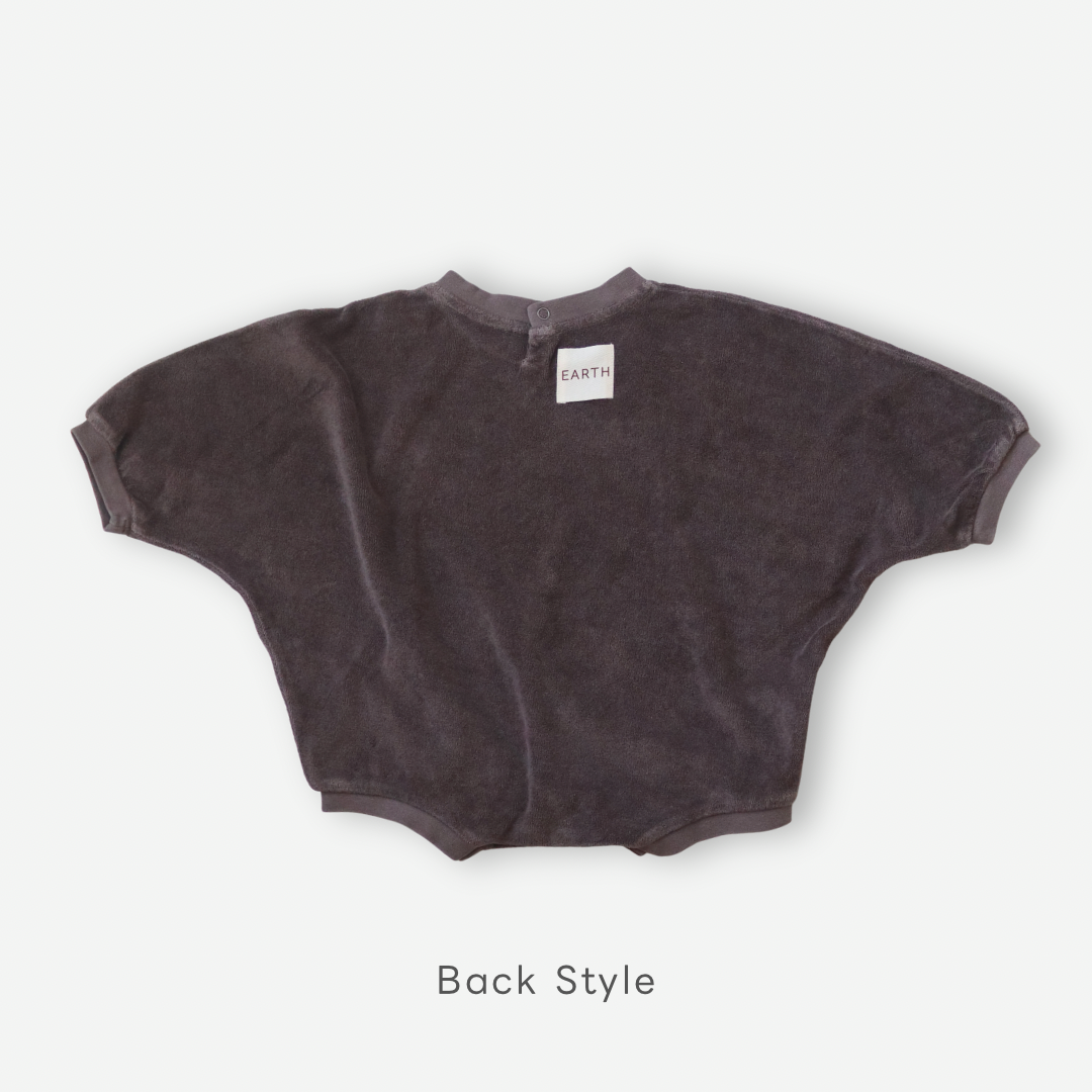 【26年11月オーダー会】 Baby Sweatsuit [EARTH THE ARCHIVE] (全5色) 【2026年3月上旬以降お届け予定】
