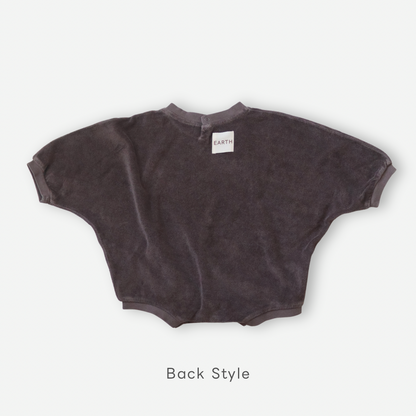 【26年11月オーダー会】 Baby Sweatsuit [EARTH THE ARCHIVE] (全5色) 【2026年3月上旬以降お届け予定】