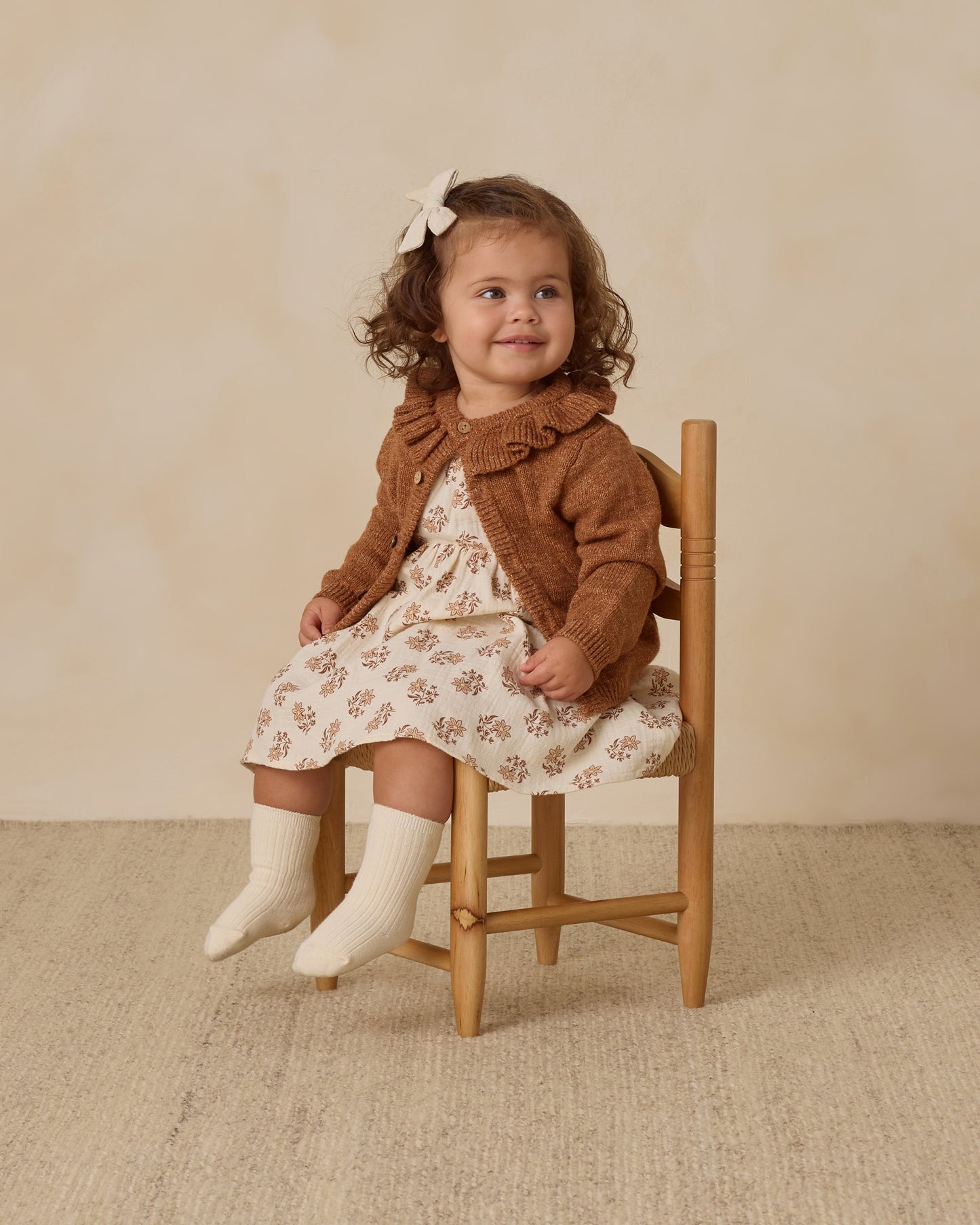 RUFFLE COLLAR CARDIGAN - HEATHERED CEDAR [QUINCY MAE] (25AW) Drop1