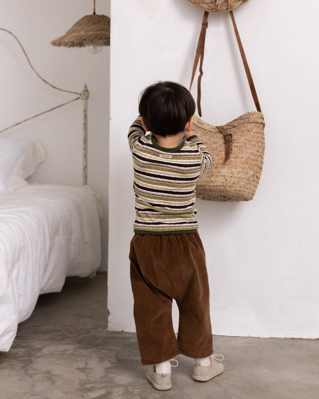 Forest ST Lip Neck T-Shirt - Khaki  [Doucement] (25AW)【2025年10月下旬以降お届け予定】