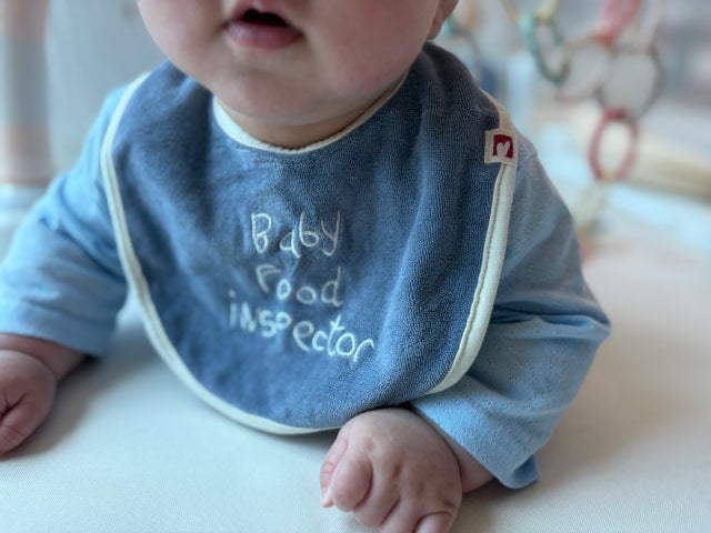 Lettering Bib - Steel blue [mwahmwah]【2026年7月下旬以降順次発送】