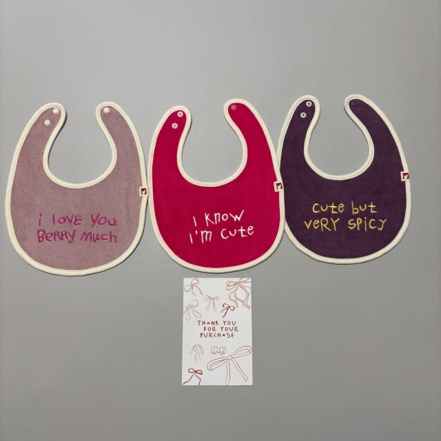 Lettering Bib - Hot pink [mwahmwah]【2026年7月下旬以降順次発送】