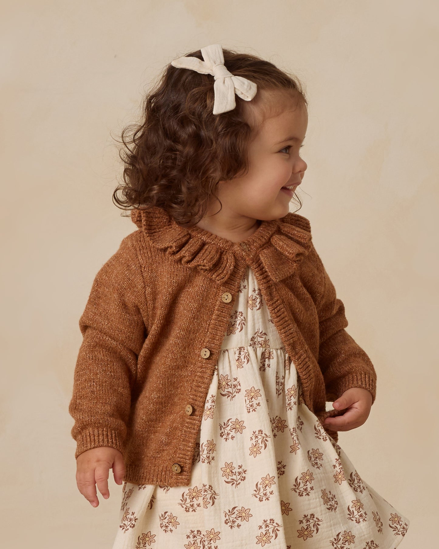 RUFFLE COLLAR CARDIGAN - HEATHERED CEDAR [QUINCY MAE] (25AW) Drop1
