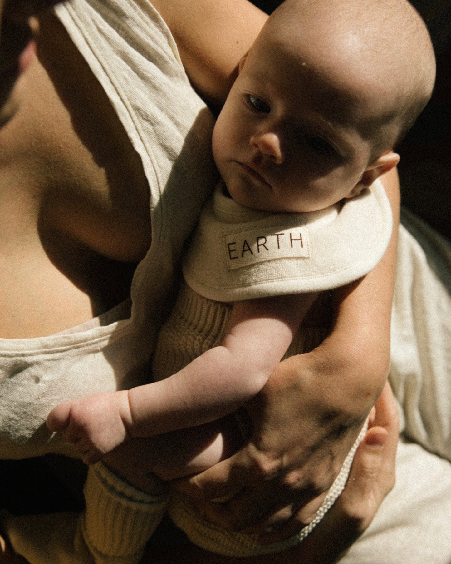 Organic new born bib - Ecru Cream [EARTH THE ARCHIVE] (26AW)